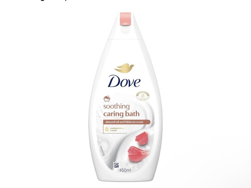 Dove Soothing Caring Bath Bath Soak with ¼ moisturising cream, almond cream & hibiscus for an indulgent bubble bath 450 ml