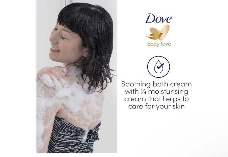 Dove Soothing Caring Bath Bath Soak with ¼ moisturising cream, almond cream & hibiscus for an indulgent bubble bath 450 ml - Image 5